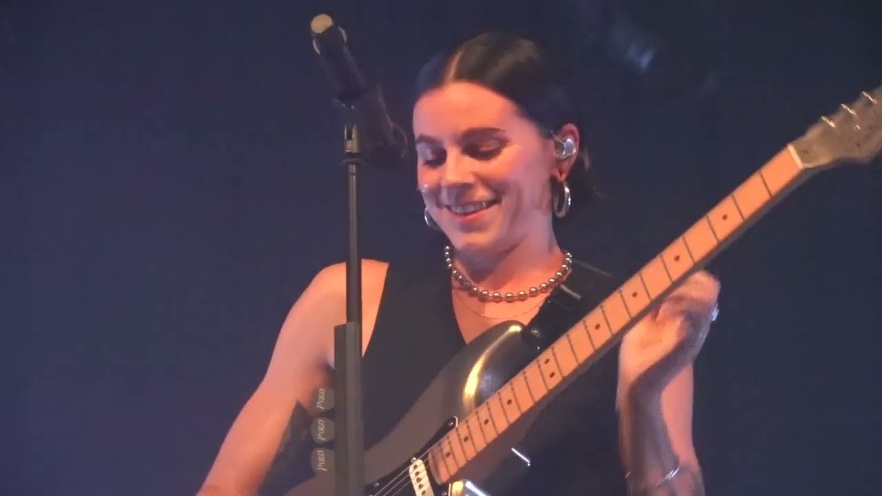 9/17 PVRIS - My Way @ Manchester Academy, England, UK 1/22/23