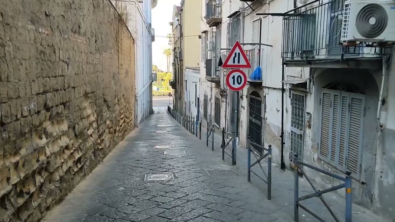 calata san francesco napoli@Napoliallalba #napoli #sanfrancesco #Vicolidinapoli#cultura#passeggiata