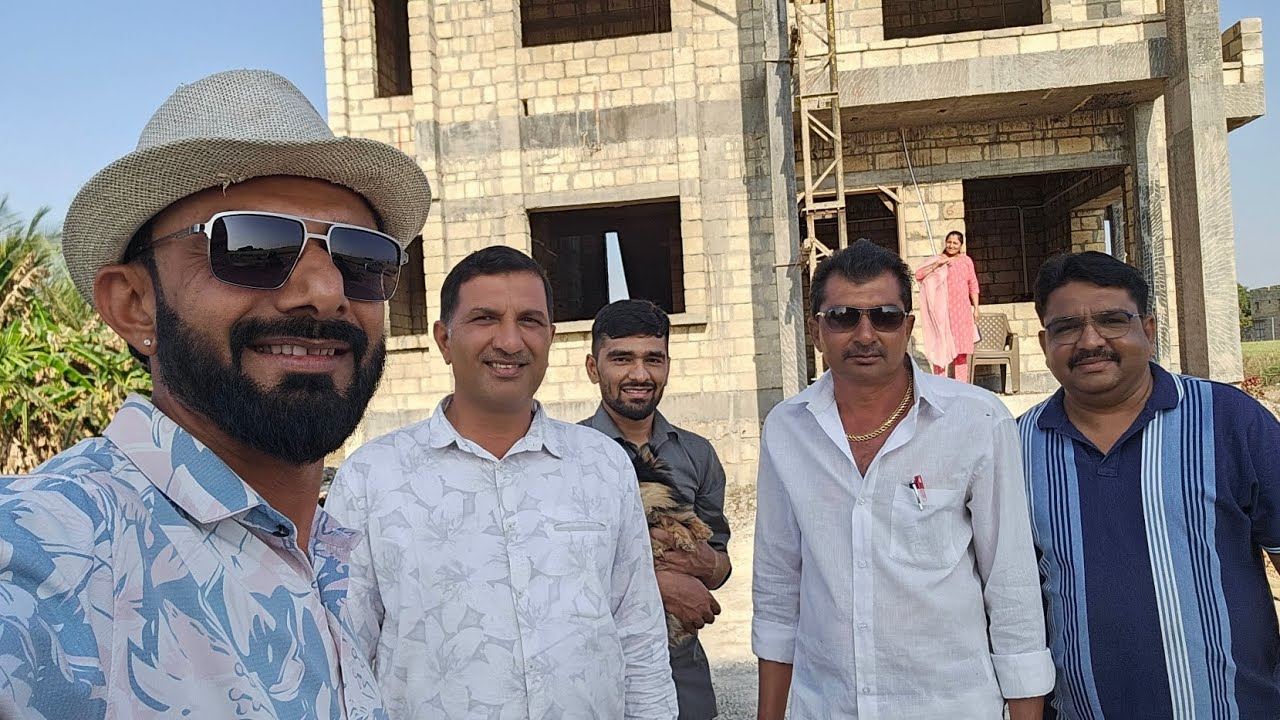 આપણી વાડી ની મુલાકાત લેતા મોઢવાડા ના સરપંચ વિજય ભાઈ 