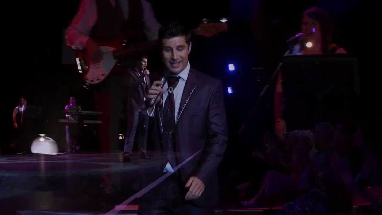 John McNicoll - Someone Is Looking For Someone Like You (Live)