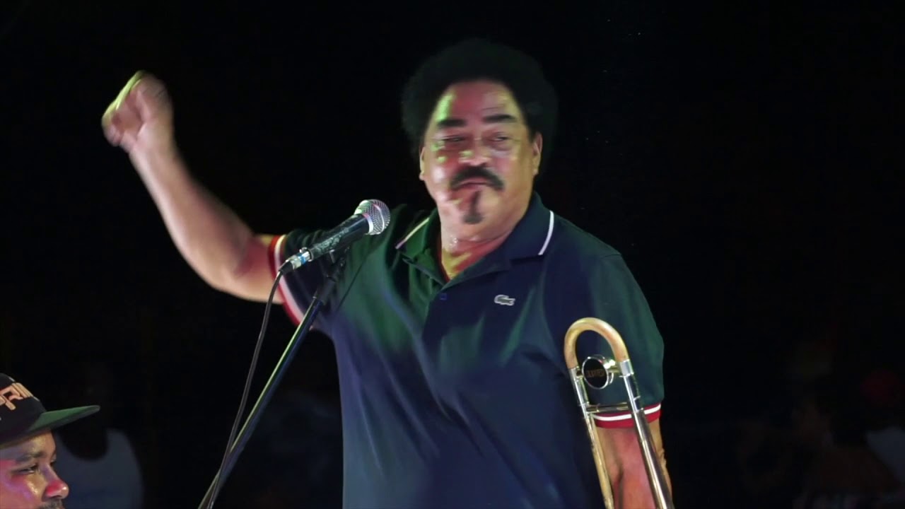 Roda de samba Zeca do Trombone e o grupo Firma Ai