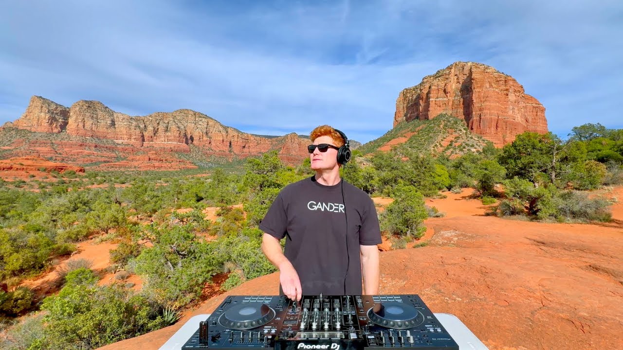 R&uuml;f&uuml;s Du Sol Sundowner Mix in the Desert |Vol. 64| (4K)