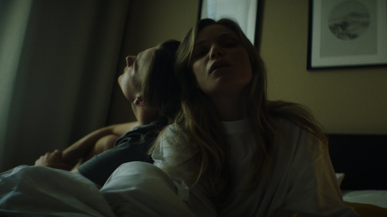 Jana Bastien - Nezasp&iacute;m (official music video)