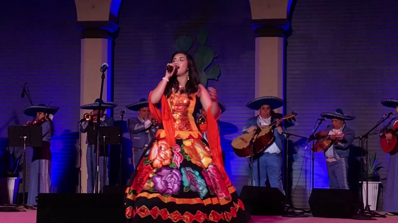 Ovación de Pie! Cucurrucucu, Aires del Mayab- Gabriela Sepúlveda (19 años) Anaheim Mariachi Festival