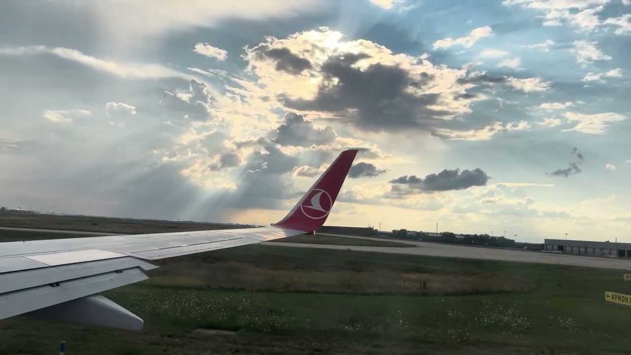 Airport Tour & Start mit Turkish Airlines: Gate 22 → Abheben in einer B737 800 – Franzzone
