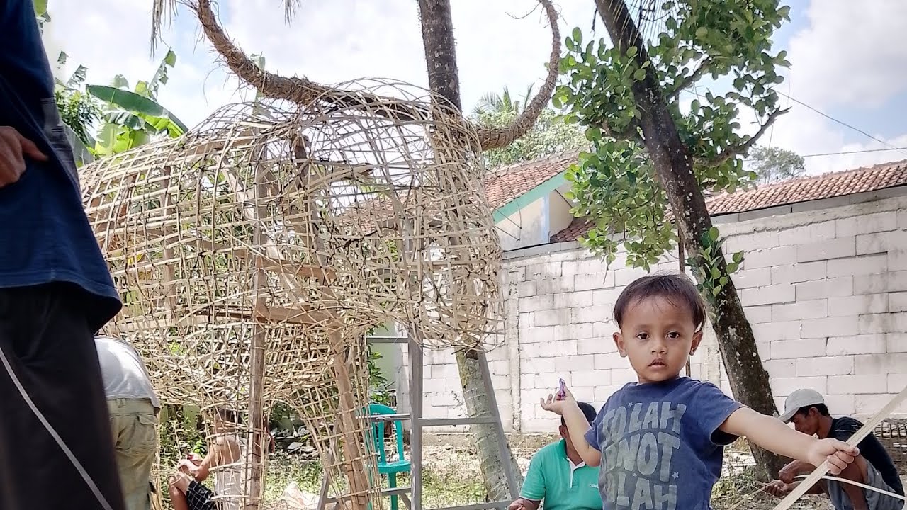Pembuatan Rangka Sapi Kerbau Karnaval