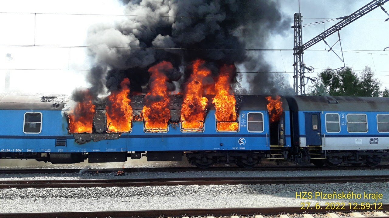 Požár vagónů u Hlavního nádraží v Plzni