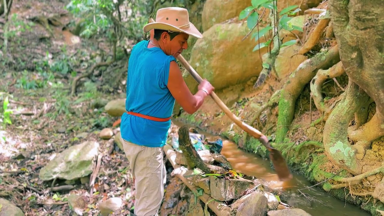 As&iacute; limpiamos la Acequia de agua en el verano | Soy Don Edgar