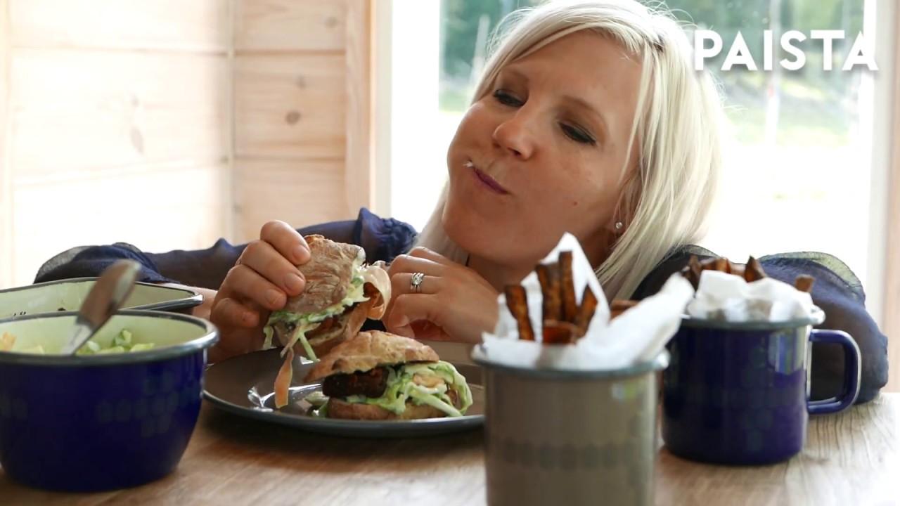 Bataattiranskalaiset ja burgeri à la Vappu Pimiä & Muurla