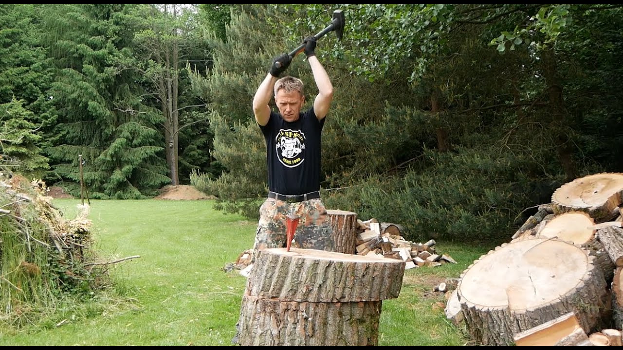 Splitting Wood - štípání velkých špalků Ø 90 cm klínem a kalačem - splitting large logs firewood