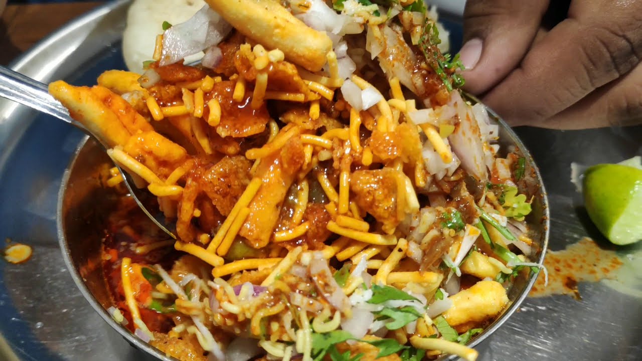 Katakirr misal pav | misal pav | famous pune misal| misal pav street food | katakirr misal pav pune