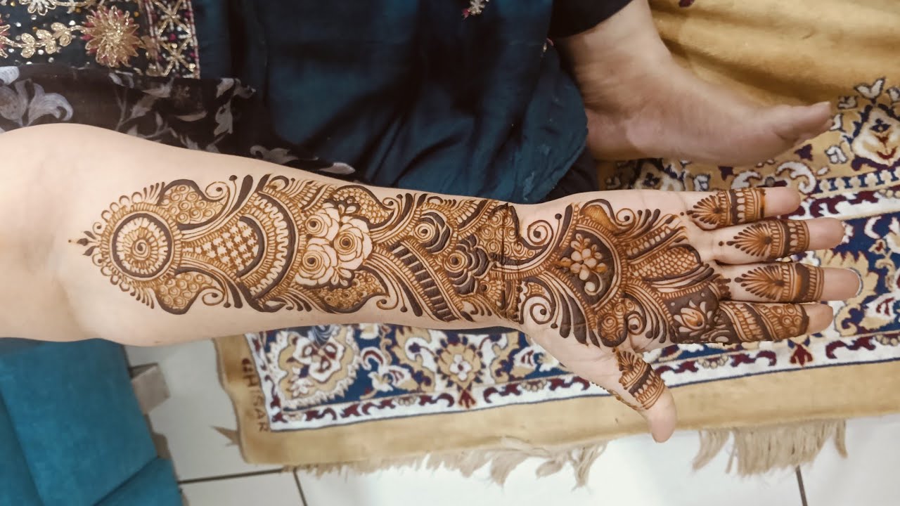 Full Arebic mehandi design.