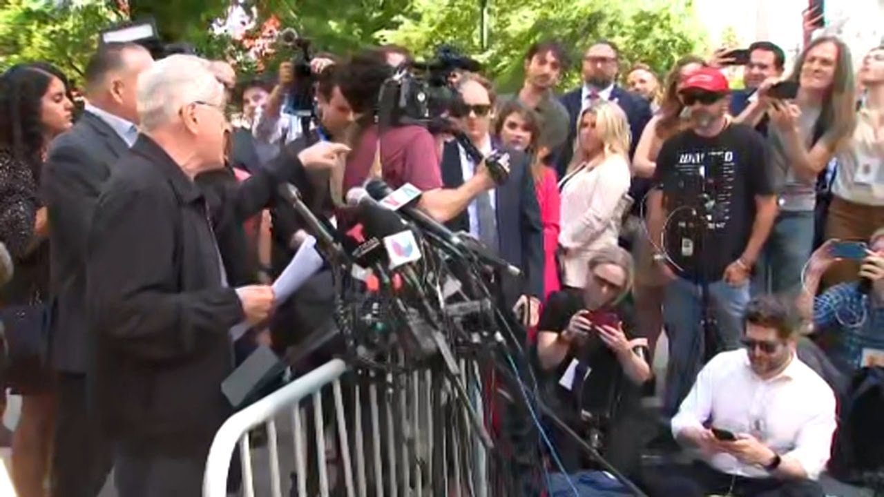 De Niro spars with heckler outside Trump trial