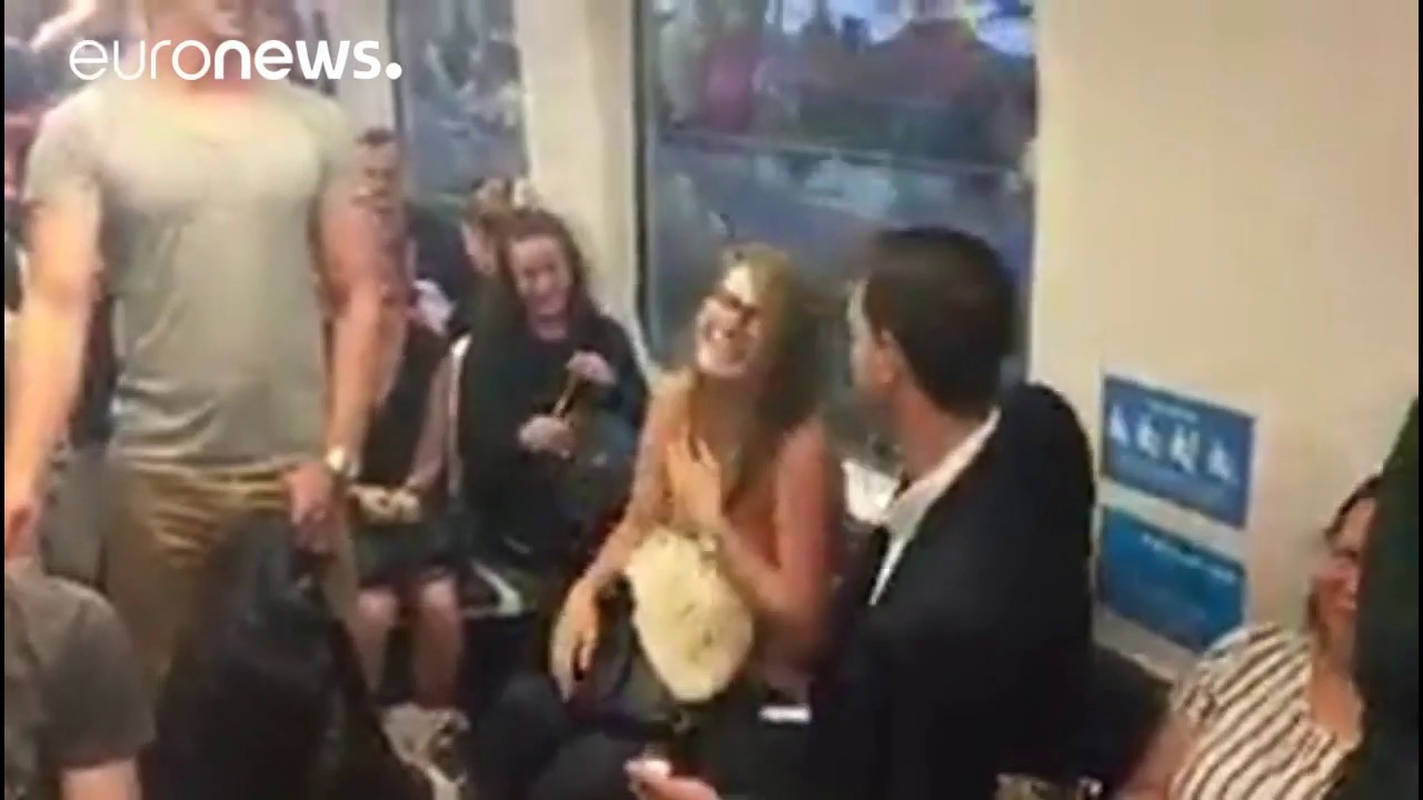Australien: Mann macht Frau in der U-Bahn einen Heiratsantrag