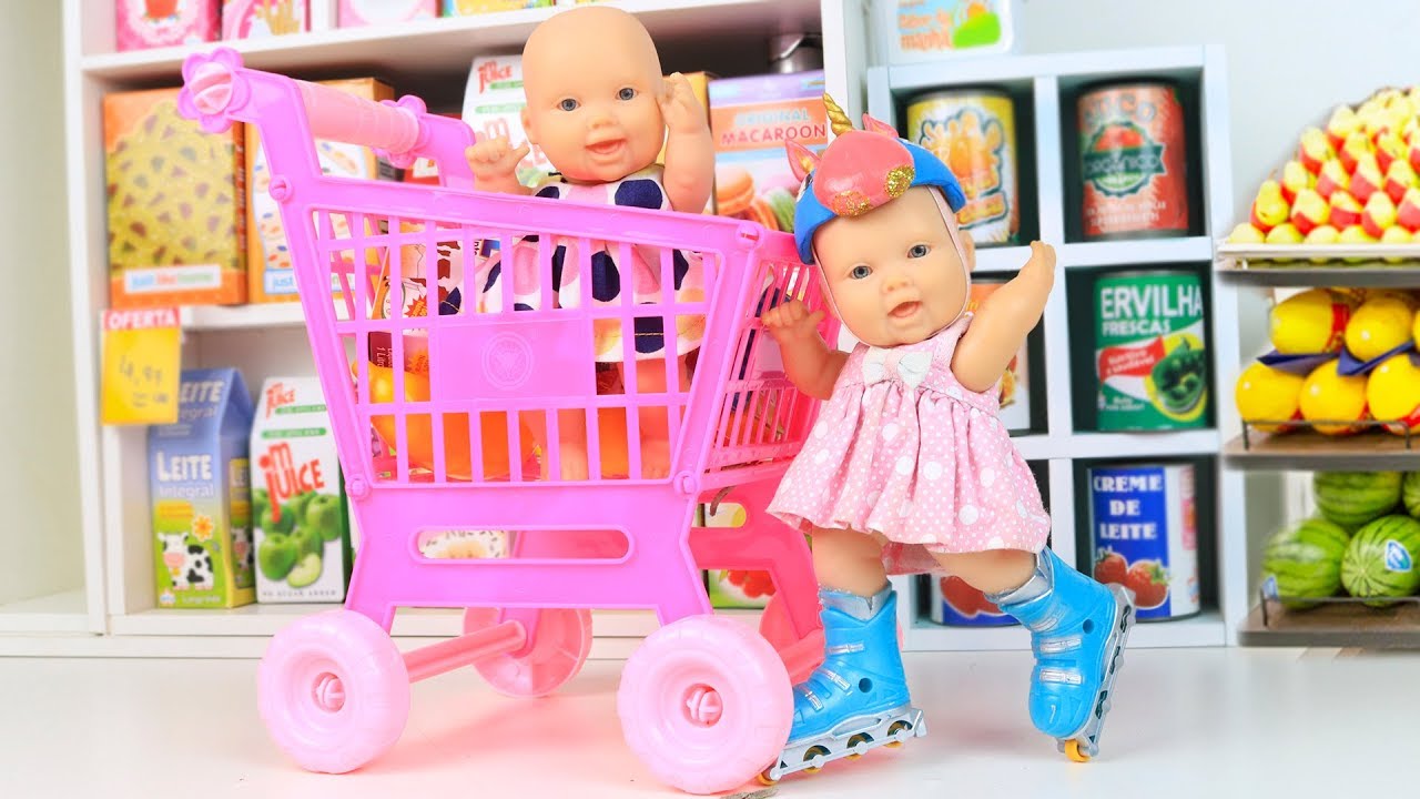 MIA VAI AO SUPERMERCADO DE PATINS! - Lilly Doll