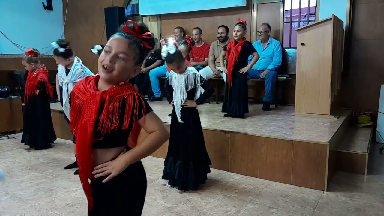 nazareno danzas de las niñas pequeñas