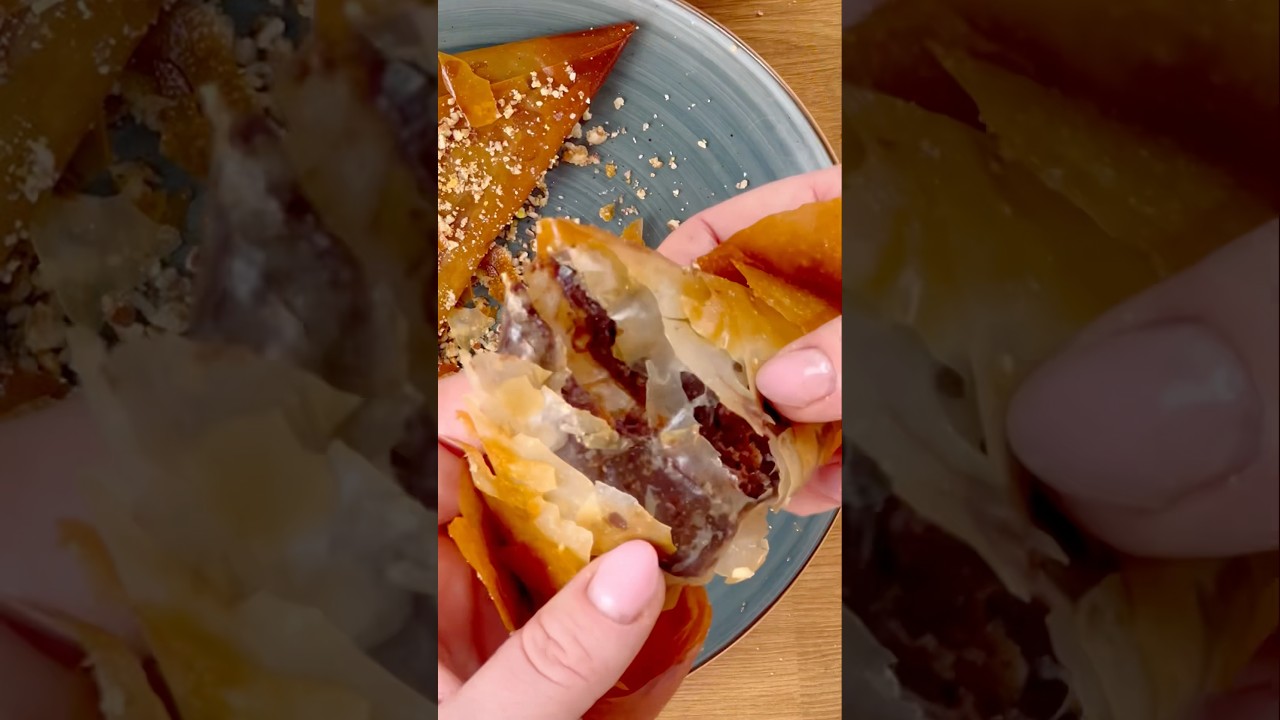 Szybkie tr&oacute;jkąciki z ciasta filo z air fryer&rsquo;a z nadzieniem czekoladowym.
