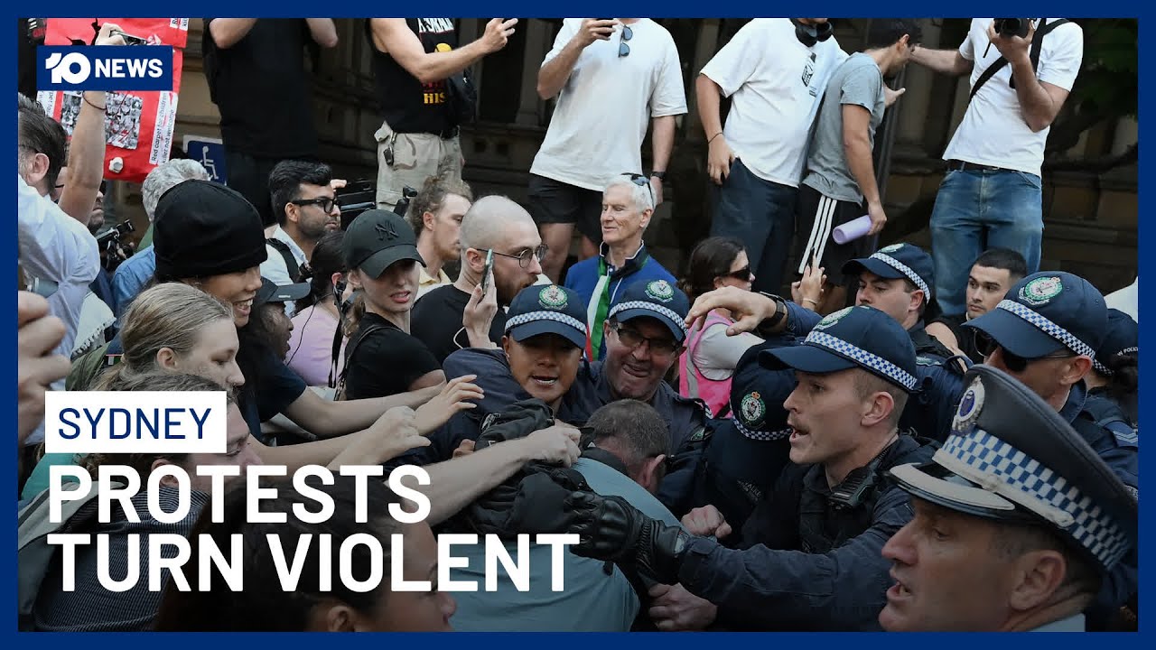 Violent Clashes Break Out Between Police And Protesters At Anti-Herzog Protest In Sydney | 10 News