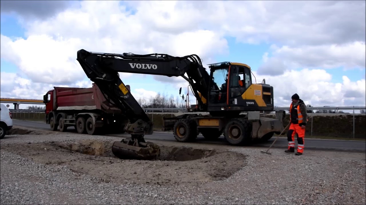 05.03.2021 - Prace naprawcze skarp oraz odmulanie rowów, Ostrów