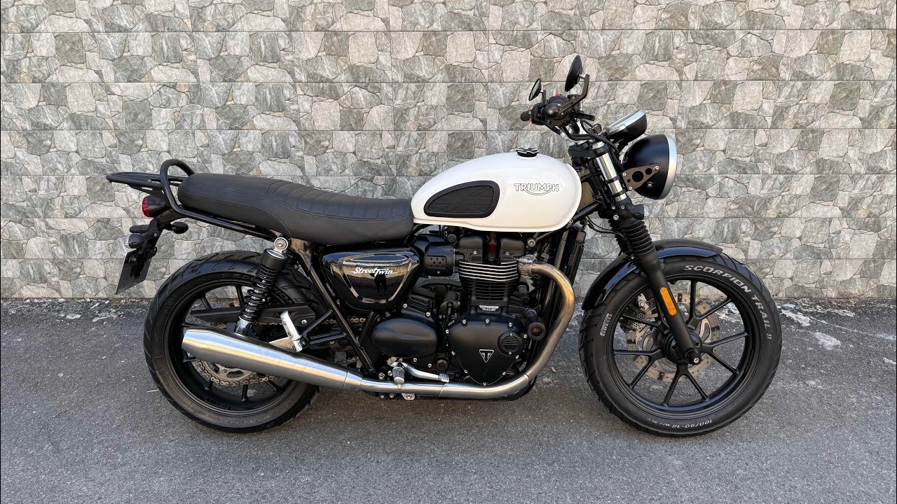 Triumph Street Twin 900 Model Classic của nhà Triumph chưa tới 200 cành