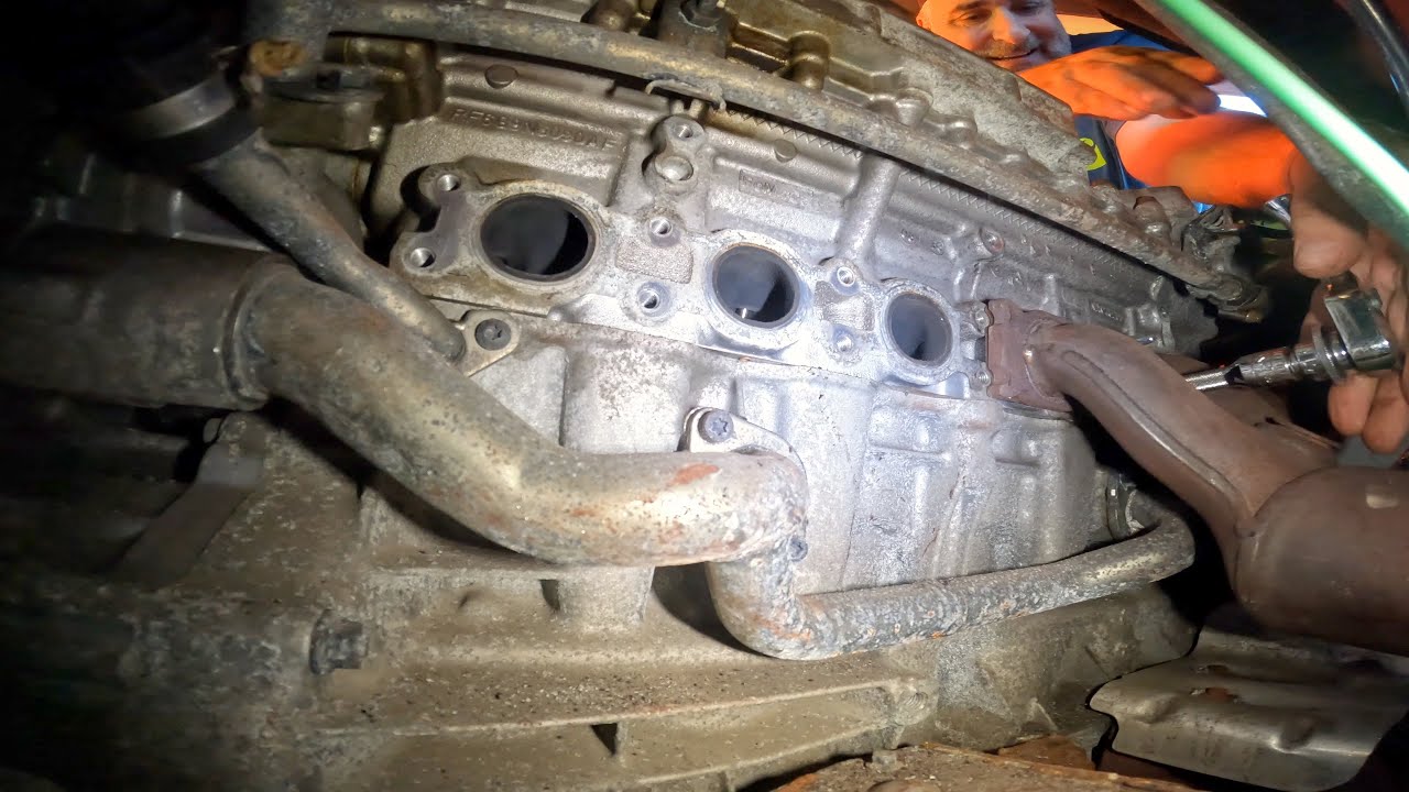 Exhaust Manifold Installation - Volvo XC90 3.2 (2009)