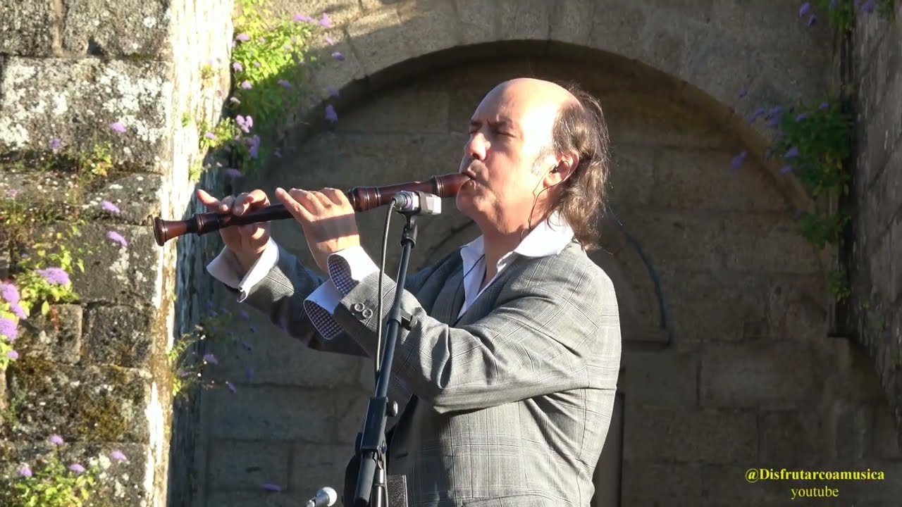 2023. 2 Xullo. A moura. Carlos Nuñez. Plaza da Colexiata do Sar (Santiago)