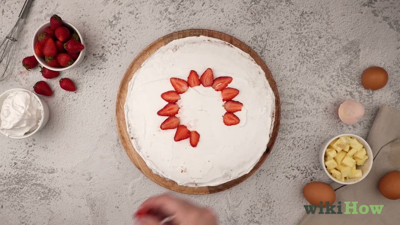 How to Decorate a Cake with Strawberries