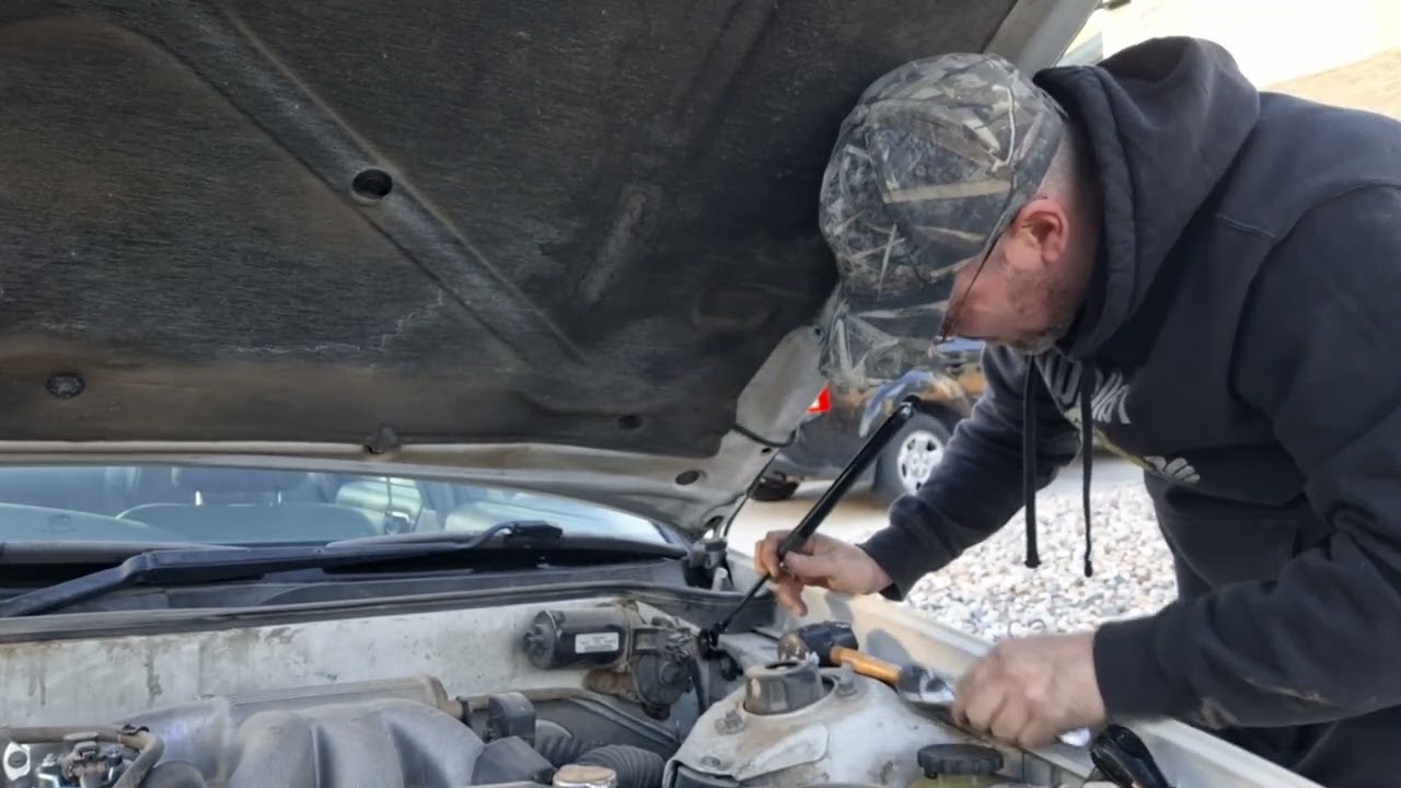 Как заменить амортизаторы капота Toyota