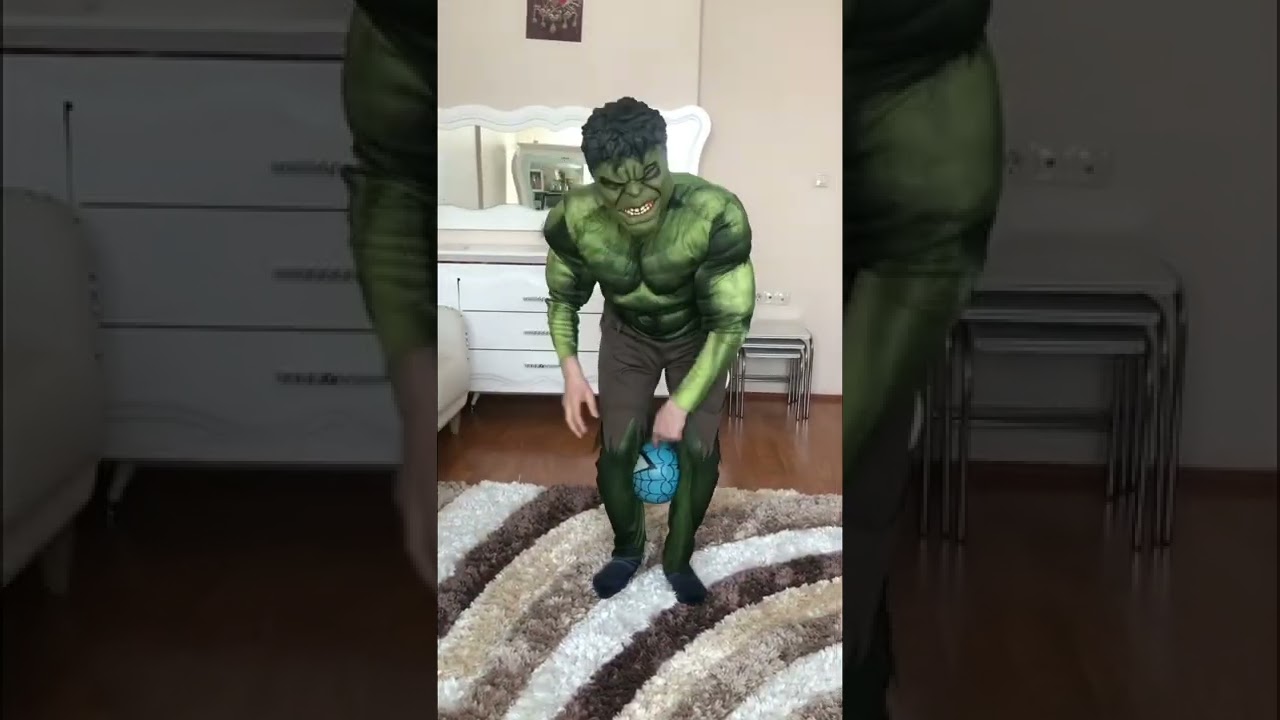 Hulk 👍🕷✅❤️ayaklarıyla🖤🤣😆💜basket atmayı denerken yere yapıştı🍭😆