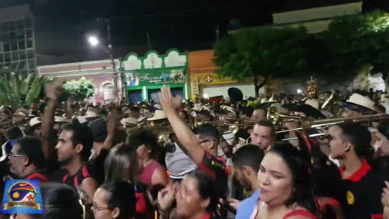 Início do desfile do Clube Lenhadores de Paudalho Com a orquestra do maestro Bico de Pato.