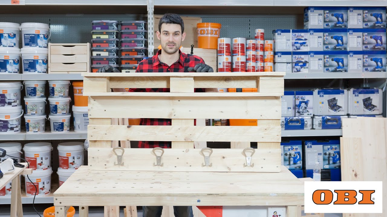 Come realizzare un appendiabiti con un pallet