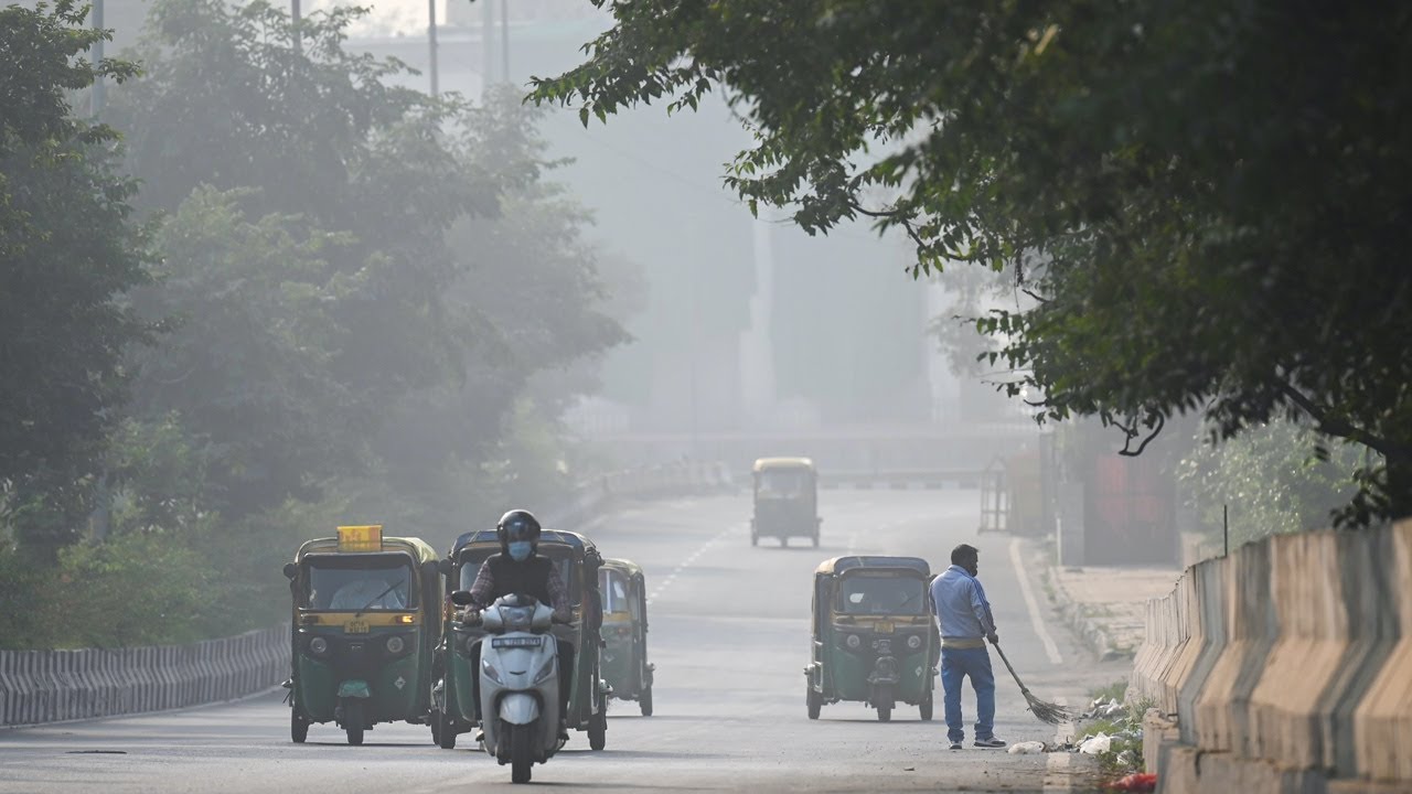 Schools closed in smog hit Delhi