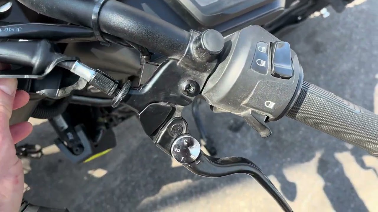 Adjusting Clutch Tension & Improved Quickshifter Functionality - Svartpilen 401 (2022)
