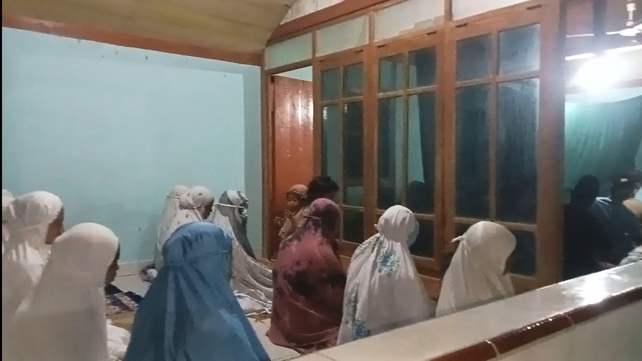 SHOLAT TARAWIH PERTAMA KALI JAMAAH NYA FUL,, BIASA YA LUR PERTAMA KALI