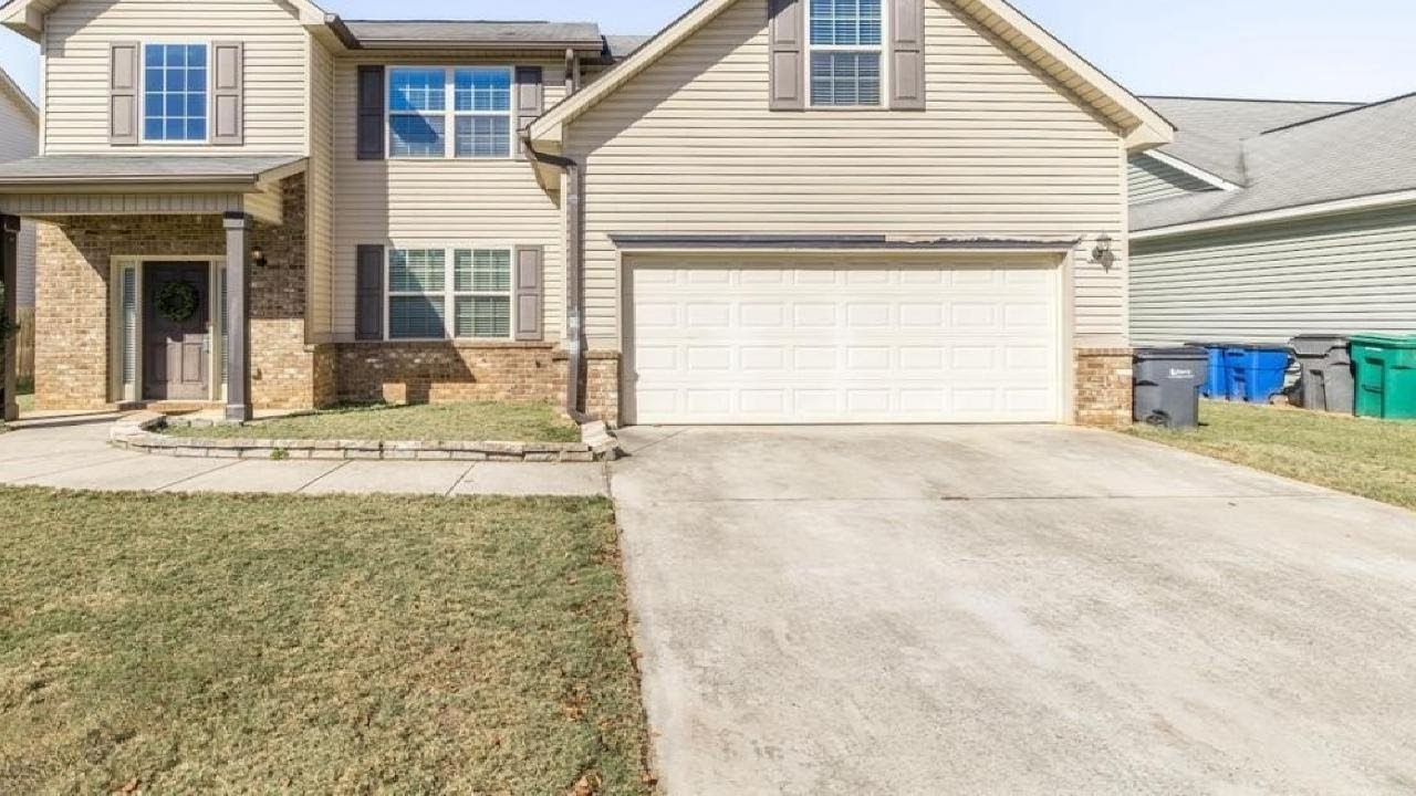 318 Flowing Meadows, Kathleen, GA Presented by Kamerin Bazemore.
