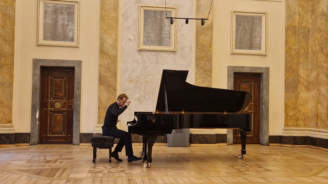 Csanád Barbarics: Solo Recital