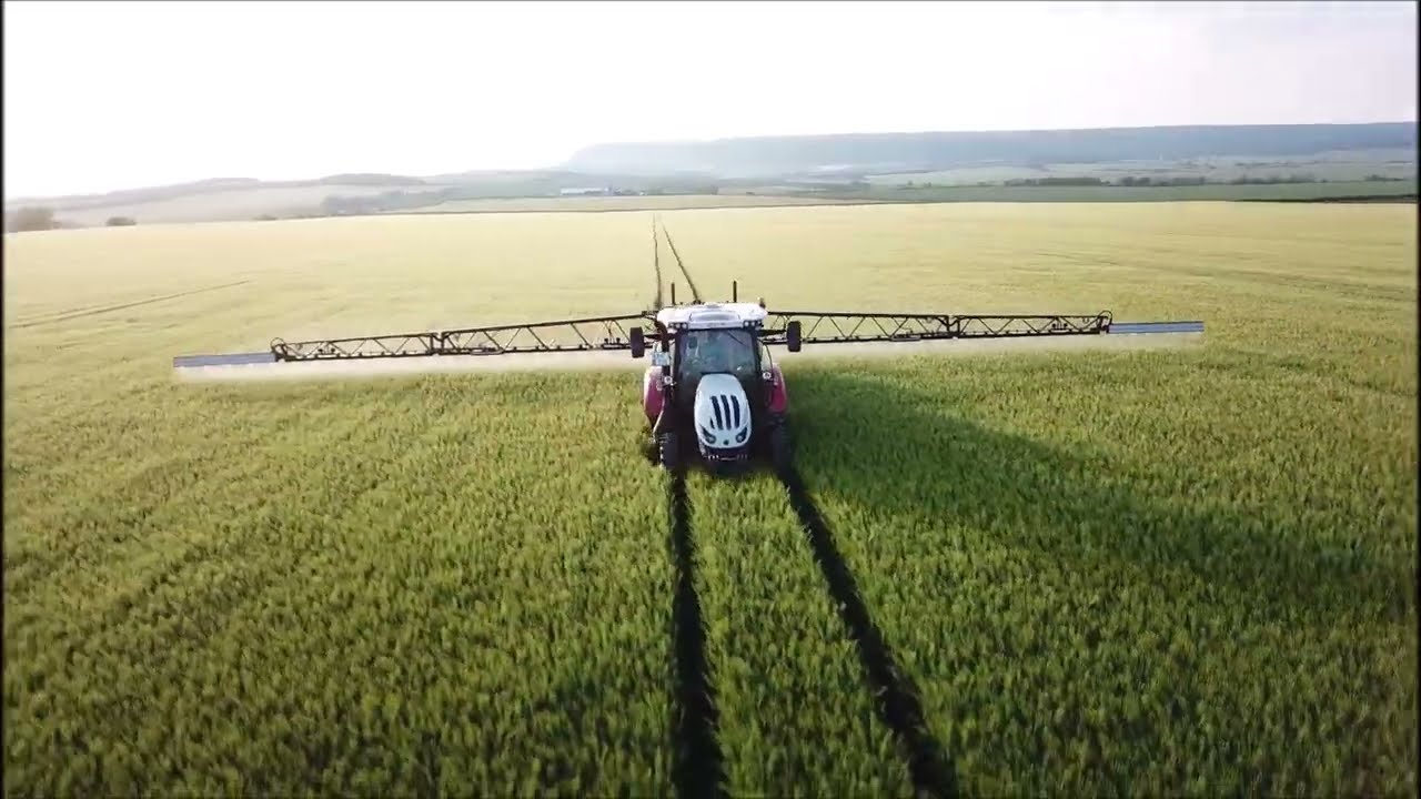 Árpa permetezés {Steyr 6145 Profi-Horsch Leeb 4 AX}