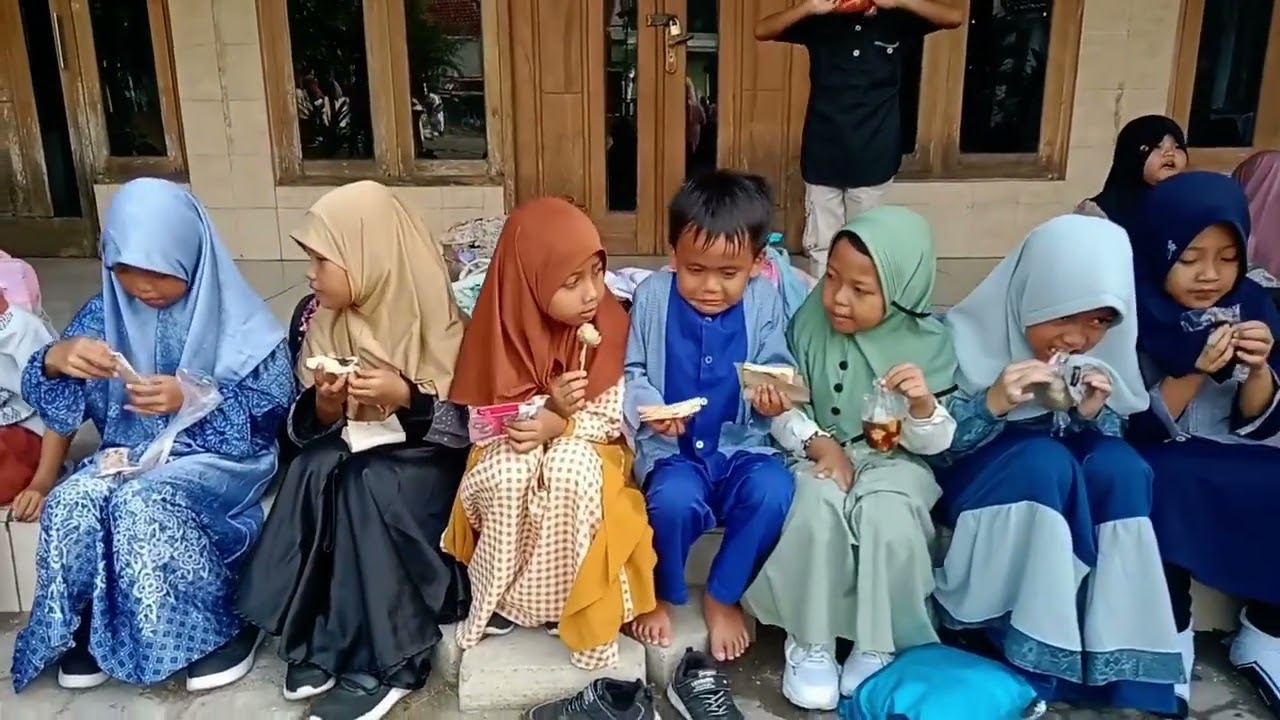 Pawai Ta'aruf Siswa kelas 1 dan 2 MIN 2 Ngawi Menyambut Bulan Suci Ramadhan 1447 H