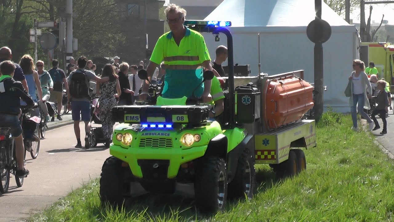 A1 EMS08 QUAD Ambulance met spoed tijdens Marathon Rotterdam 2017! 