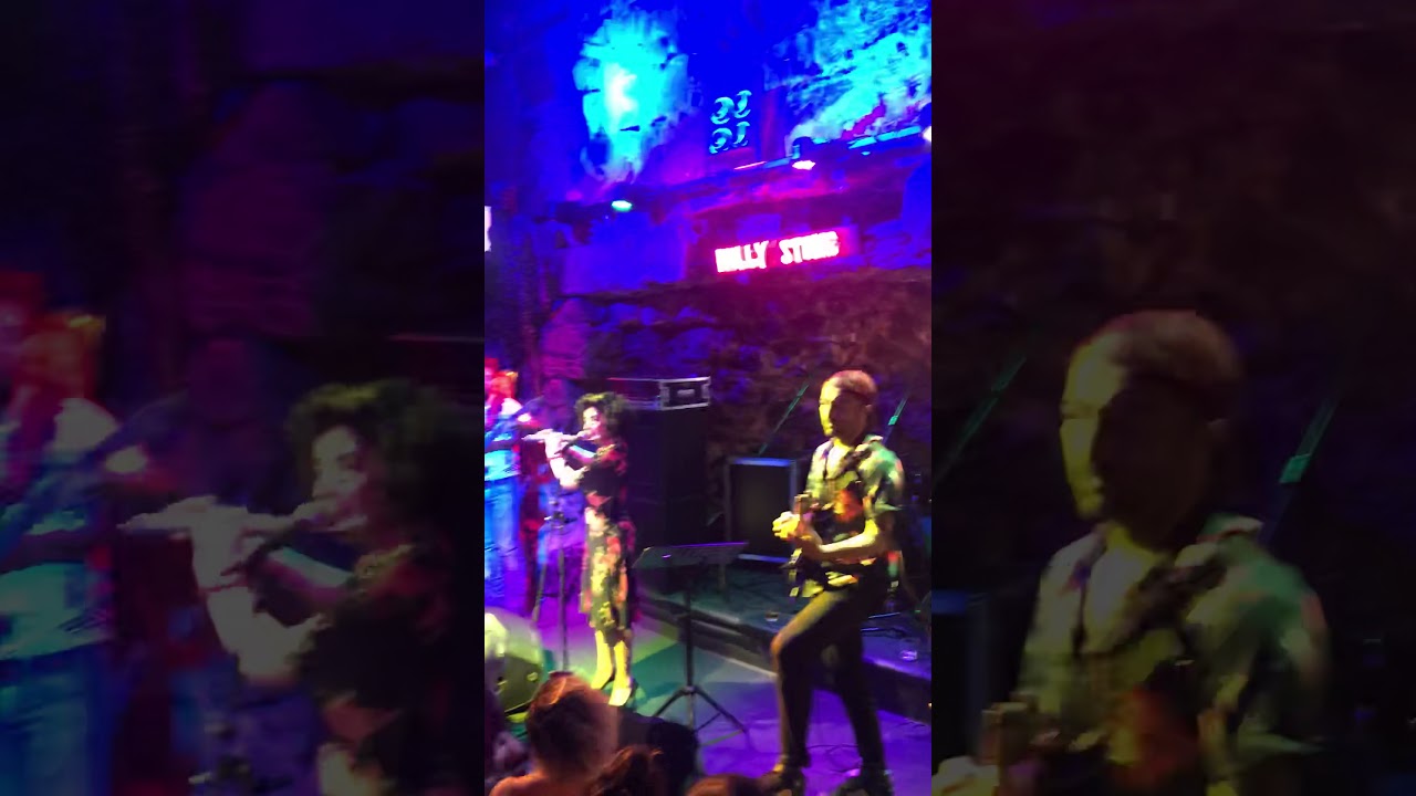 Melek Mosso - Arzular Arsız