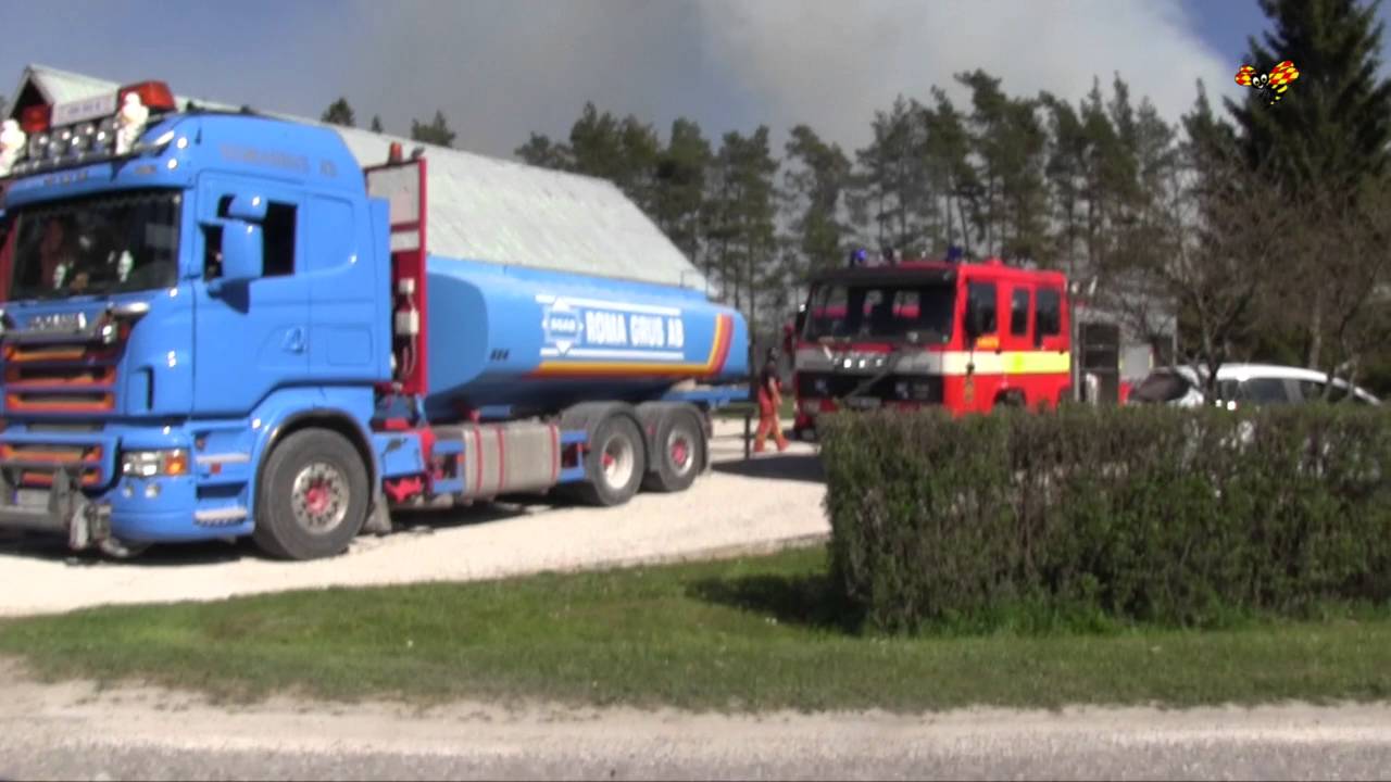 Kraftig skogsbrand rasar på Gotland
