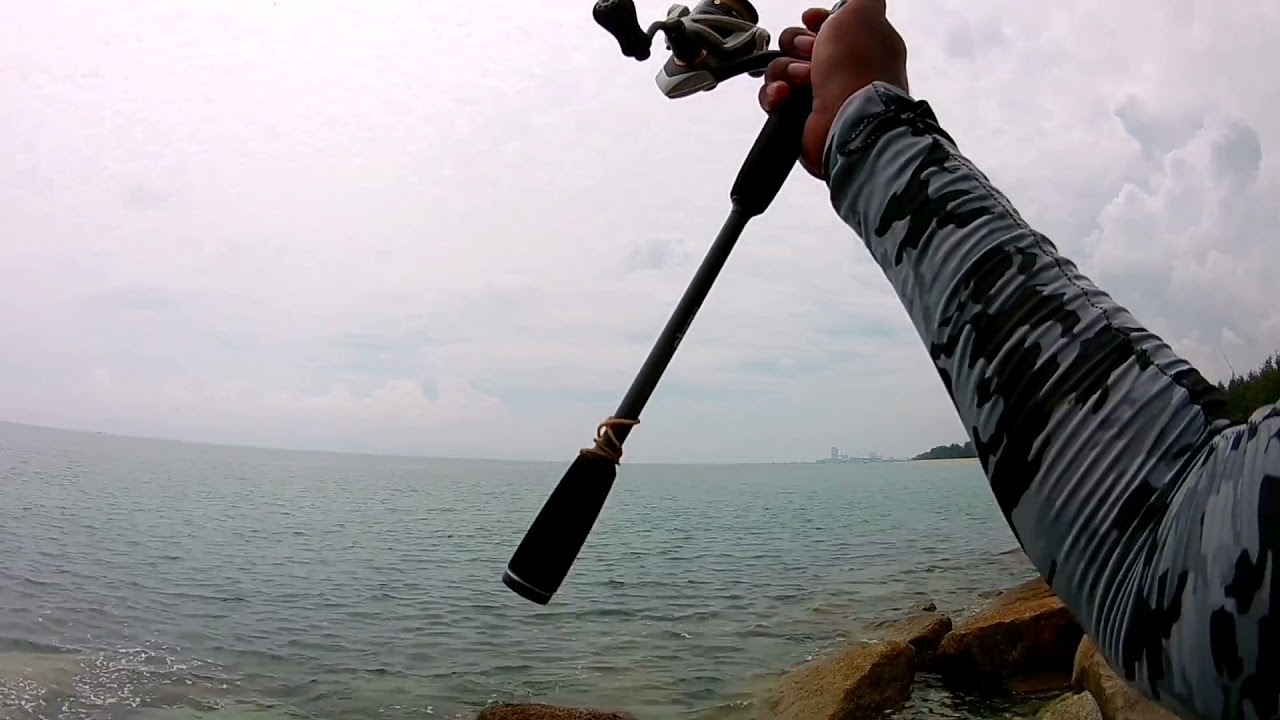Banyak Ikan Naik di Benteng Airport Kuala Terengganu!