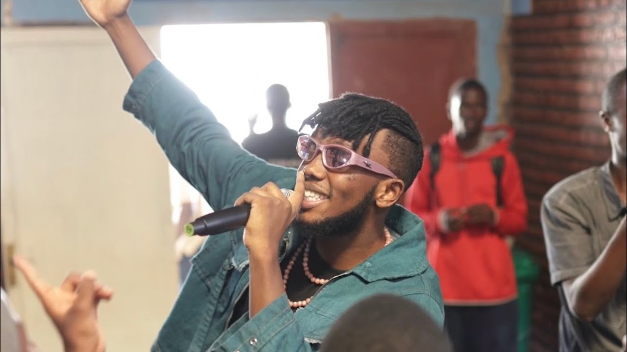 Chriss Eazy Performs 