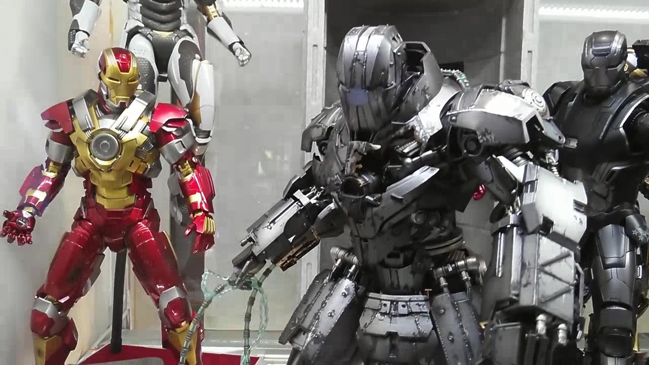 HOT TOYS IRONMAN & FREAKIN SUPER HEROES