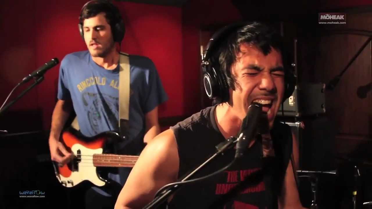 Fidlar perfoming live with Bruce Rave