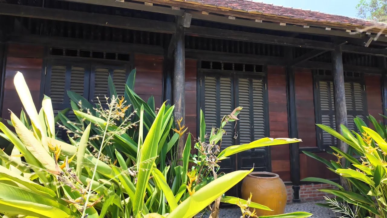Ngôi Nhà Hoang Của Người Đàn Bà Goá Phụ Mồ Côi Rất Giàu Có