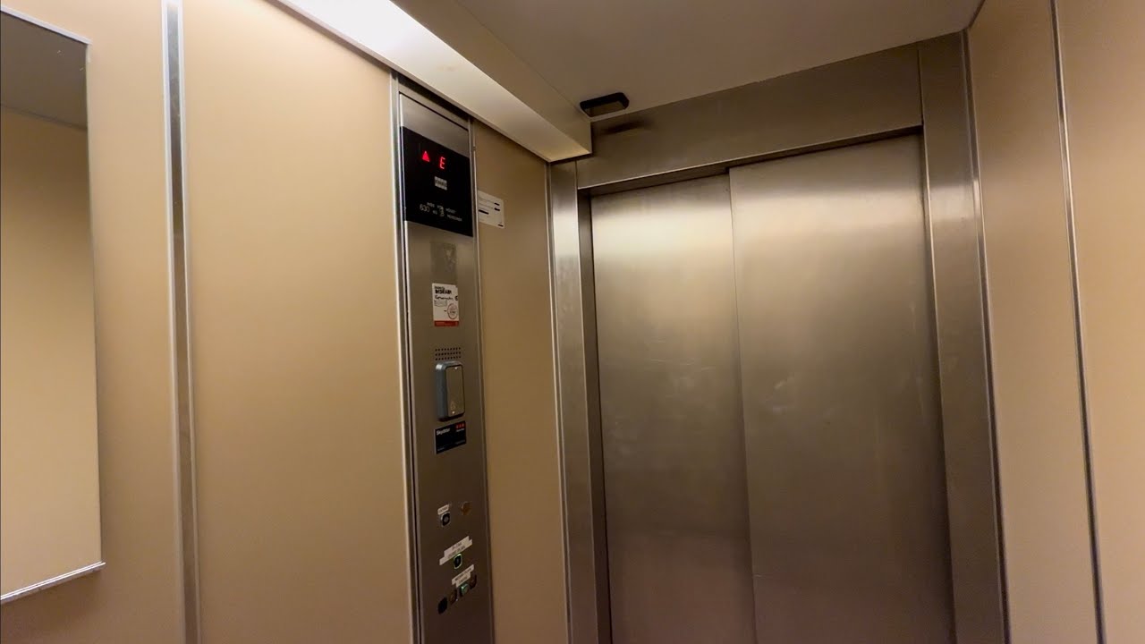 1991 KONE Roped Hydraulic Elevator @ Gallerian Furan, Söderhamn, Sweden.