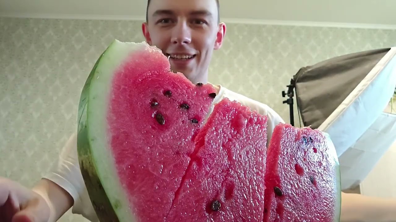 КУПИЛ ПЕРВЫЙ АРБУЗ В СЕЗОНЕ! АРБУЗ ИЗ СВЕТОФОРА В ИЮНЕ