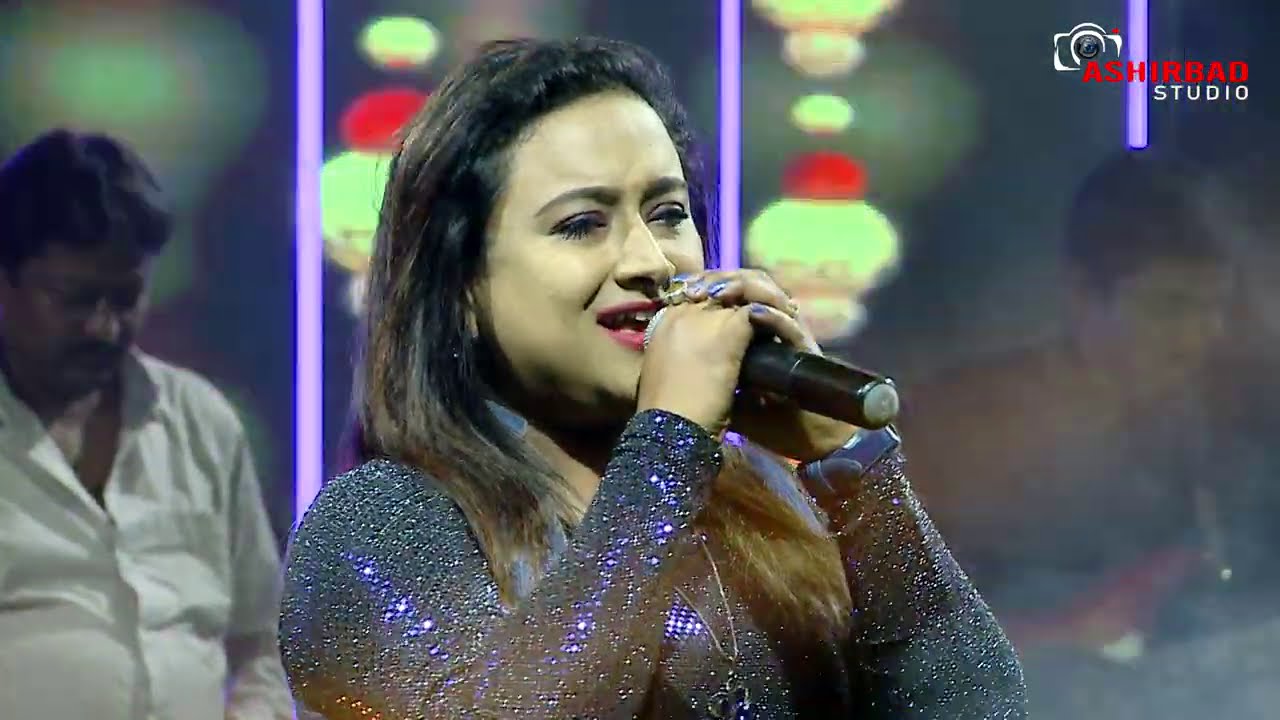 Pora Banshi Shunle E Mon | Asha Bhosle | R.D. Burman | LIVE SINGING ON STAGE