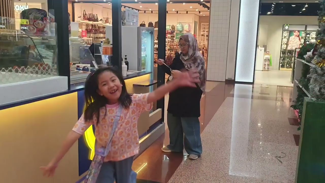 Momong Cucu di Mall Ciputra Grogol 